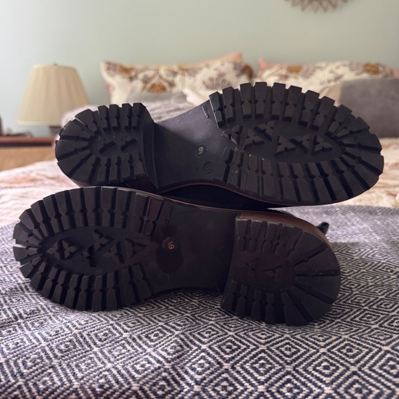 Bertuchi Womens Lug Sole Chelsea Ankle Boots Size 6.5 Black Suede Leather - Picture 4 of 5